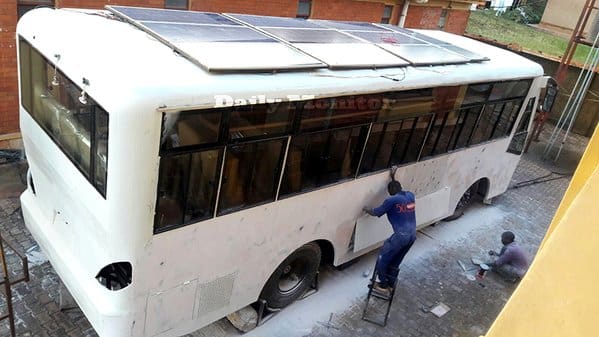 Presentado en Uganda un autobús solar