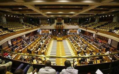 El  Congreso Nacional Africano  apoya  la  idea   de  trasladar  el   Parlamento de  Ciudad del Cabo a  Pretoria