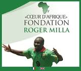 Reciclar plástico en adoquines la apuesta de la leyenda del fútbol camerunés Roger Milla