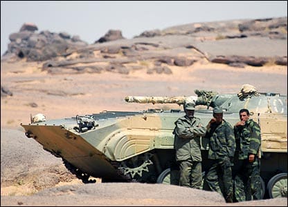 Según  el Confidencial Saharaui  el ejército marroquí despliega tanques de guerra en las zonas ocupadas del Sáhara Occidental.