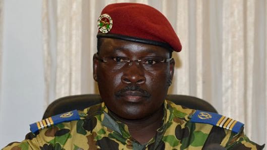 El  ex  Primer  Ministro de Burkina  Faso   Isaac Zida  puede   ser  condenado a  prisión  por   no   regresar  al  país