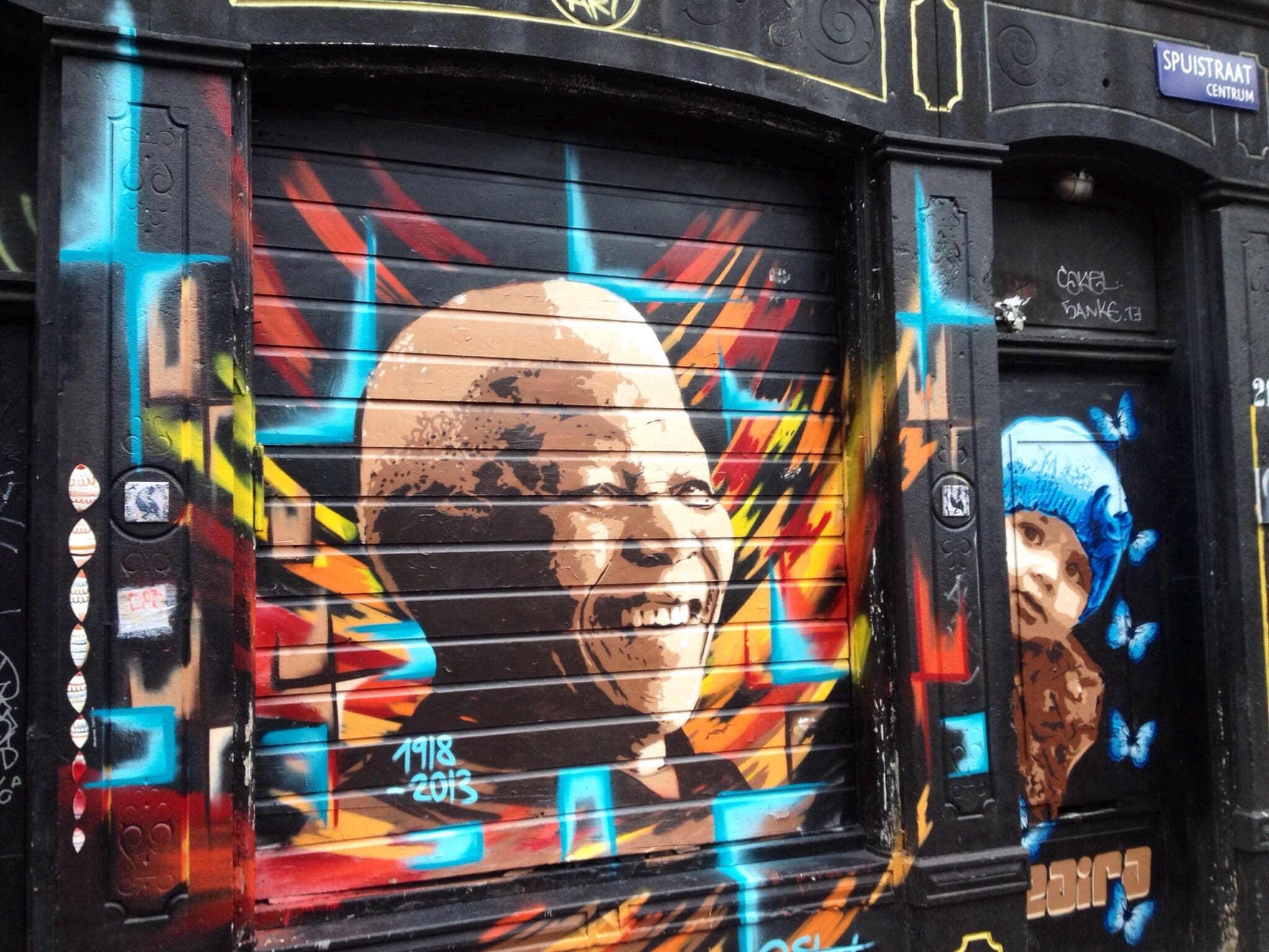 Hacia una cultura popular, arte y resistencia bajo el apartheid :Arte en estado de sitio