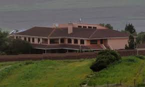 La casa donde está enterrado Nelson Mandela no le será devuelta  a Winnie