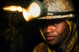 Los mineros de Sudáfrica reclaman a causa de su enfermedad pulmonar