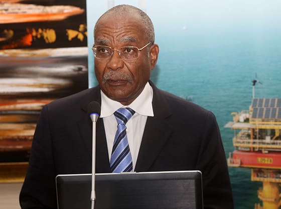 Angola espera que el precio del barril de petróleo supere los 50 dólares este año