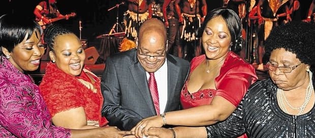 Los coches de lujo para las esposas del presidente Zuma.