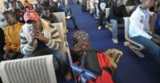 EE.UU. expulsa  20 senegaleses