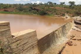 Las mujeres de Kenia  innovan para cosechar  agua de lluvia para sobrevivir a la sequía