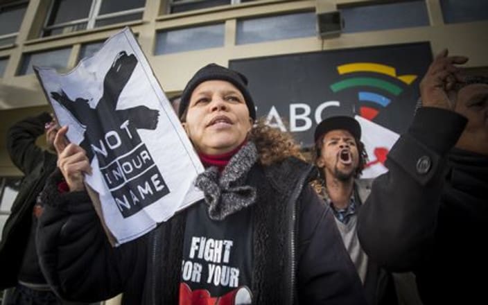 El  caso de  los   8  periodistas   despedidos  de la  cadena  estatal sudafricana   SABC