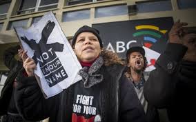 Cuatro de los ocho periodistas despedidos de la SABC readmitidos por orden del Tribunal de Trabajo