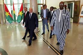El presidente de Burkina recibe a los principales responsables del estado libio
