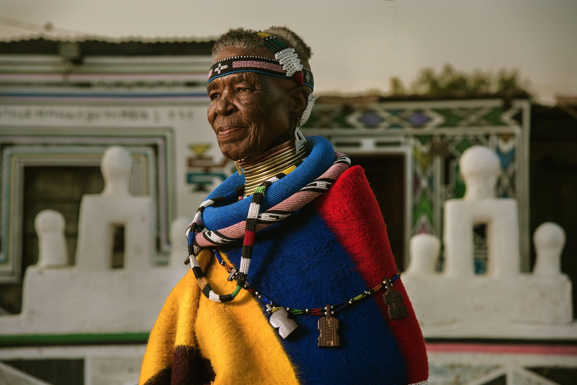 La sudafricana de 81 años que pinta de color los nuevos BMW