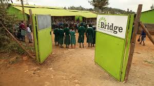 Uganda ordena el cierre de las escuelas internacionales  “Bridge”