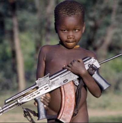 La falta de escuelas conduce a las niñas a grupos armados en el Congo oriental