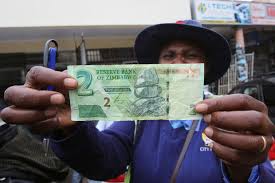 Zimbabue lanza su nueva moneda a pesar de las críticas