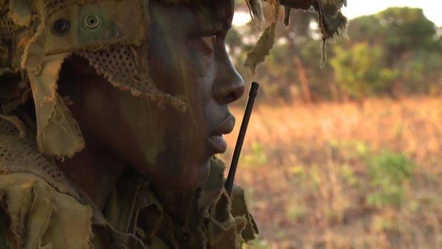 El escuadrón de mujeres maltratadas que combate a los cazadores furtivos  en Zimbabue