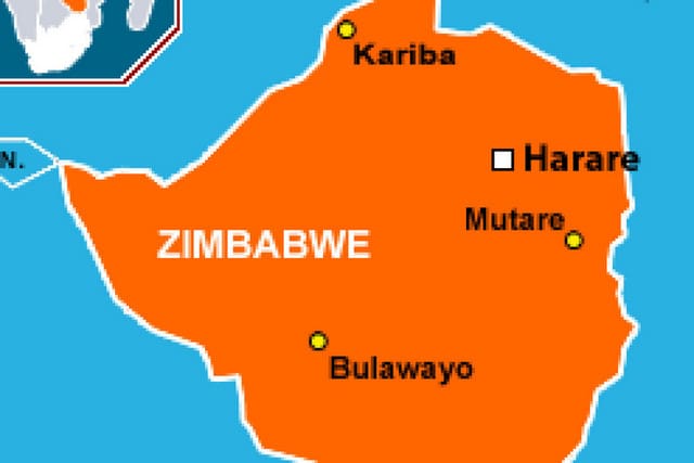 El presidente de Zimbabue en busca de inversiones como solución a la crisis económica