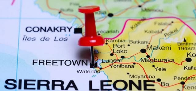 El presidente de Sierra Leona firma contratos de rendimiento con sus ministros