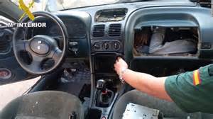 Un hombre es hallado en la guantera de un coche en un intento por entrar en Europa