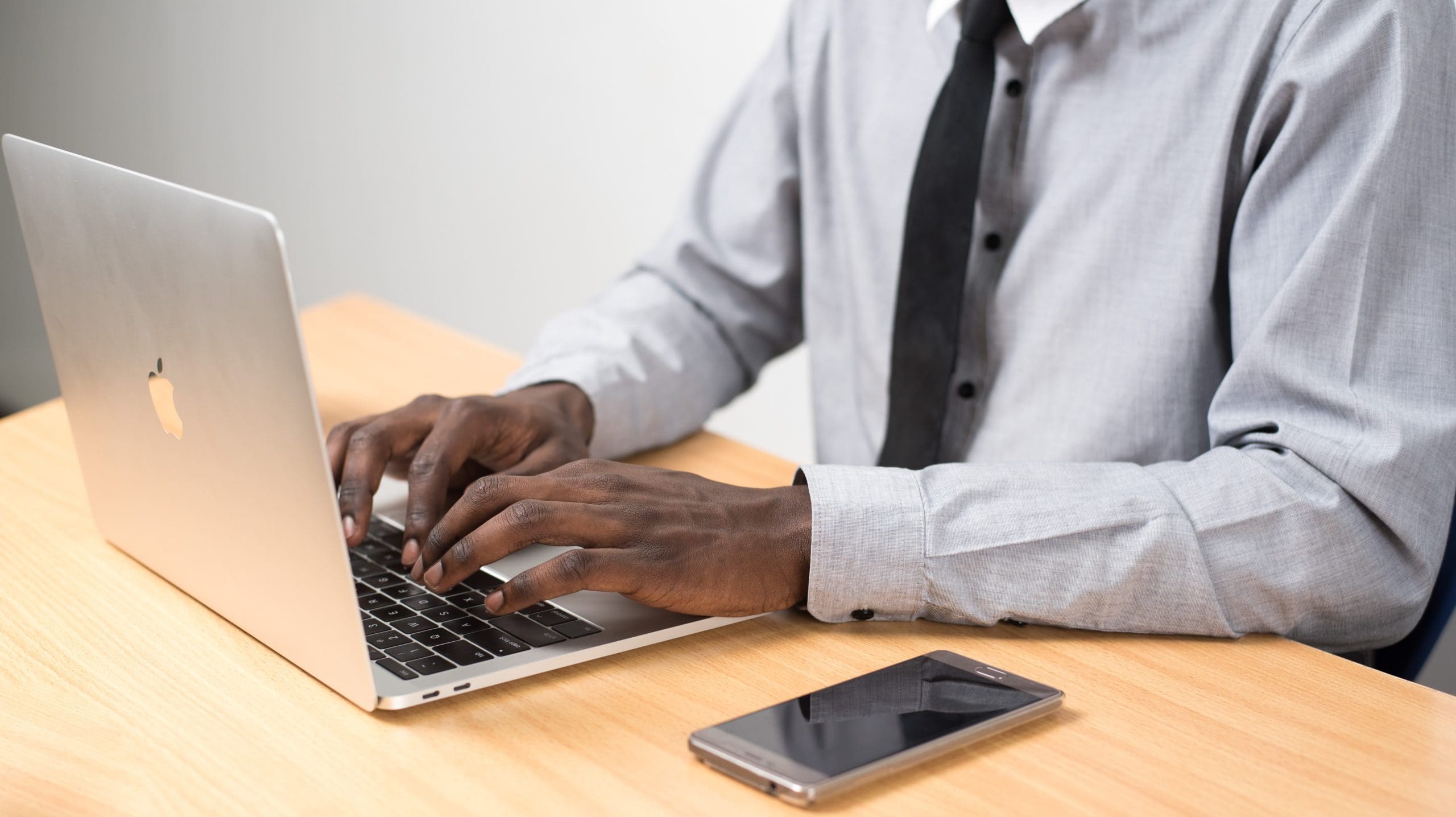 Universitarios de Zimbabue desarrollan una aplicación de rastreo de contactos para la covid-19