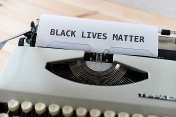La cofundadora de Black Lives Matter denuncia a un telepredicador evangelista por decir que el movimiento es «anti-Dios»