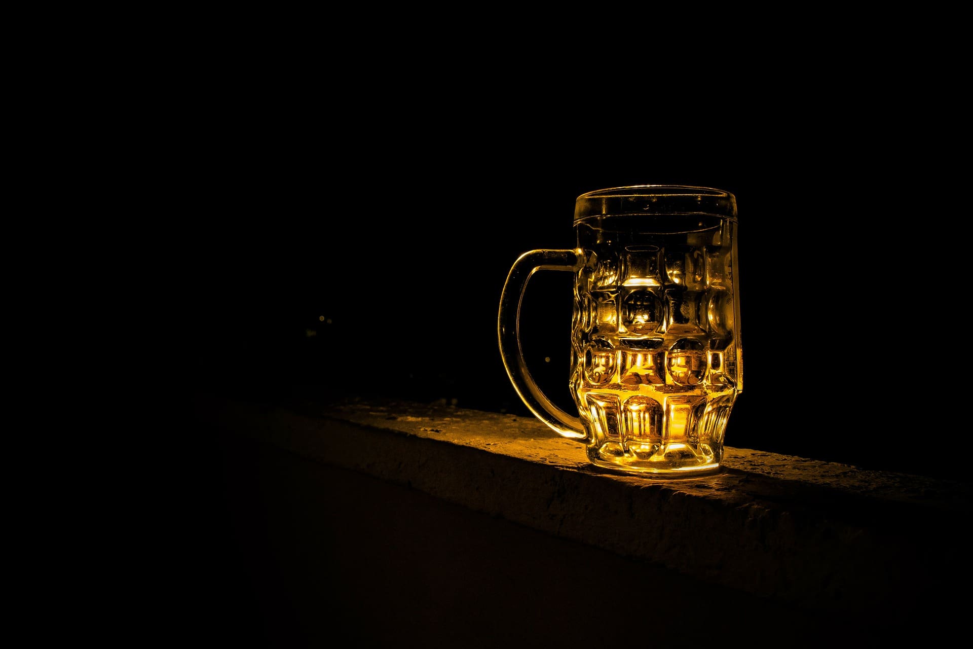 La prohibición en la venta de alcohol disminuye los beneficios de Namibia Breweries Limited