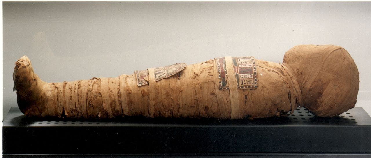 Templo y momias de cuatro mil años descubiertos en Egipto