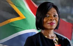 Thuli Madonsela recibe el título de caballero francés por su lucha contra la corrupción