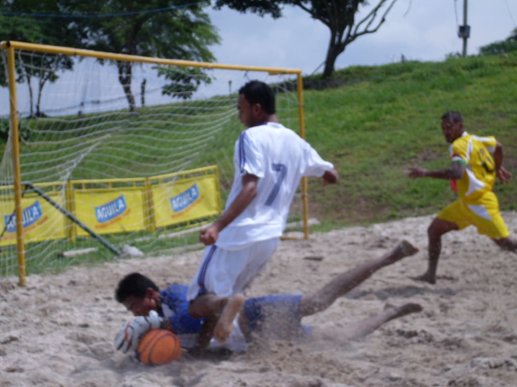 futbol_playa_cc0.jpg