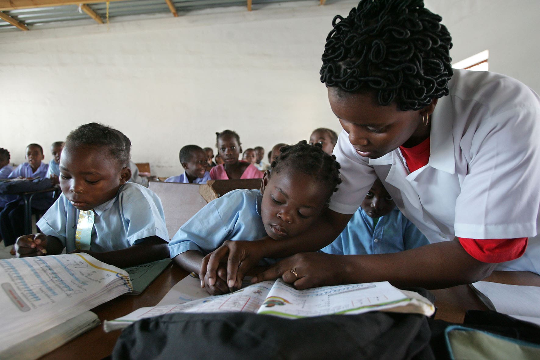 Transformaciones sociales en el África Negra: retos educativos en Mozambique para la equidad social , por Ramón Aguadero