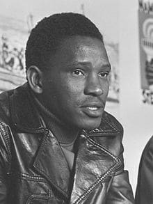 Mishake Muyongo, entre la Política y la Tribu: Una reflexión sobre la doble legitimidad en África en el panorama de la globalización, por Ester Massó Guijarro